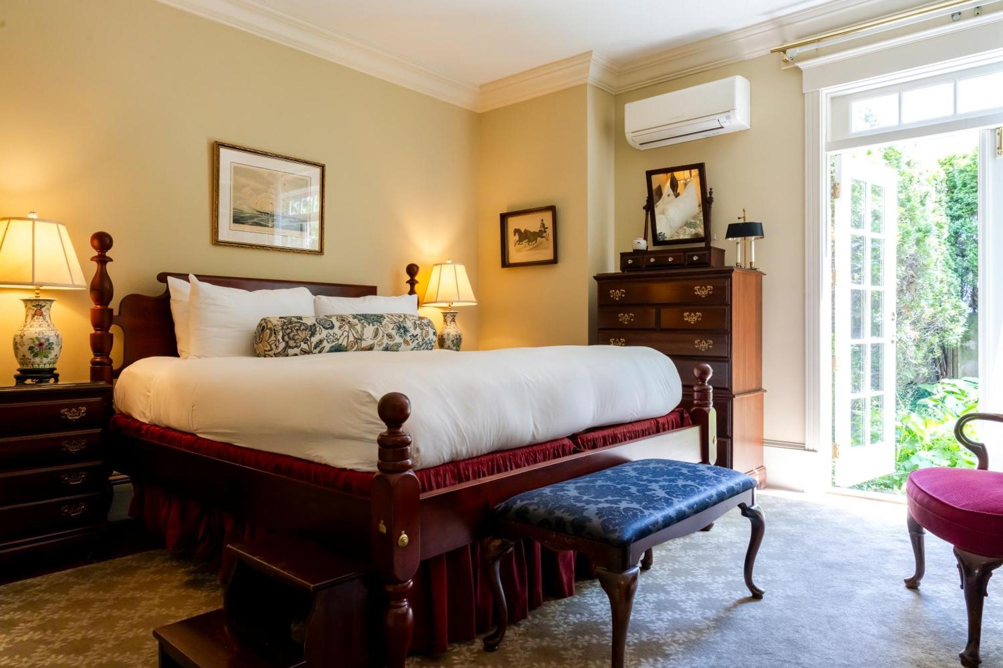 Francis Malbone House Bed & Breakfast Newport Exterior photo